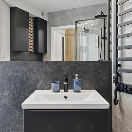 Stylowy Z Balkonem I Panorama Miasta 4*