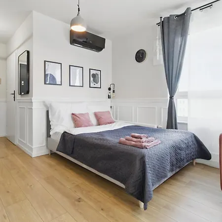 Stylowy Z Balkonem I Panorama Miasta Апарт-отель Седльце