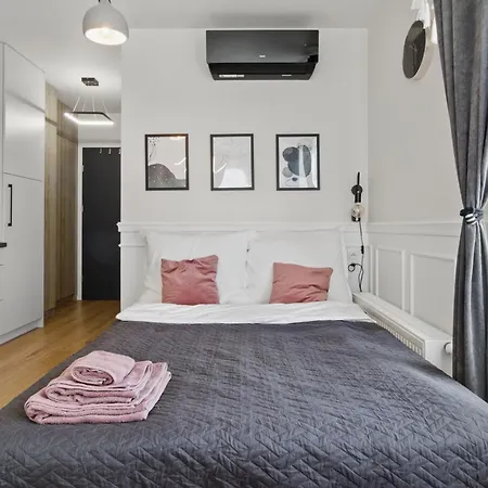 Stylowy Z Balkonem I Panorama Miasta 4*